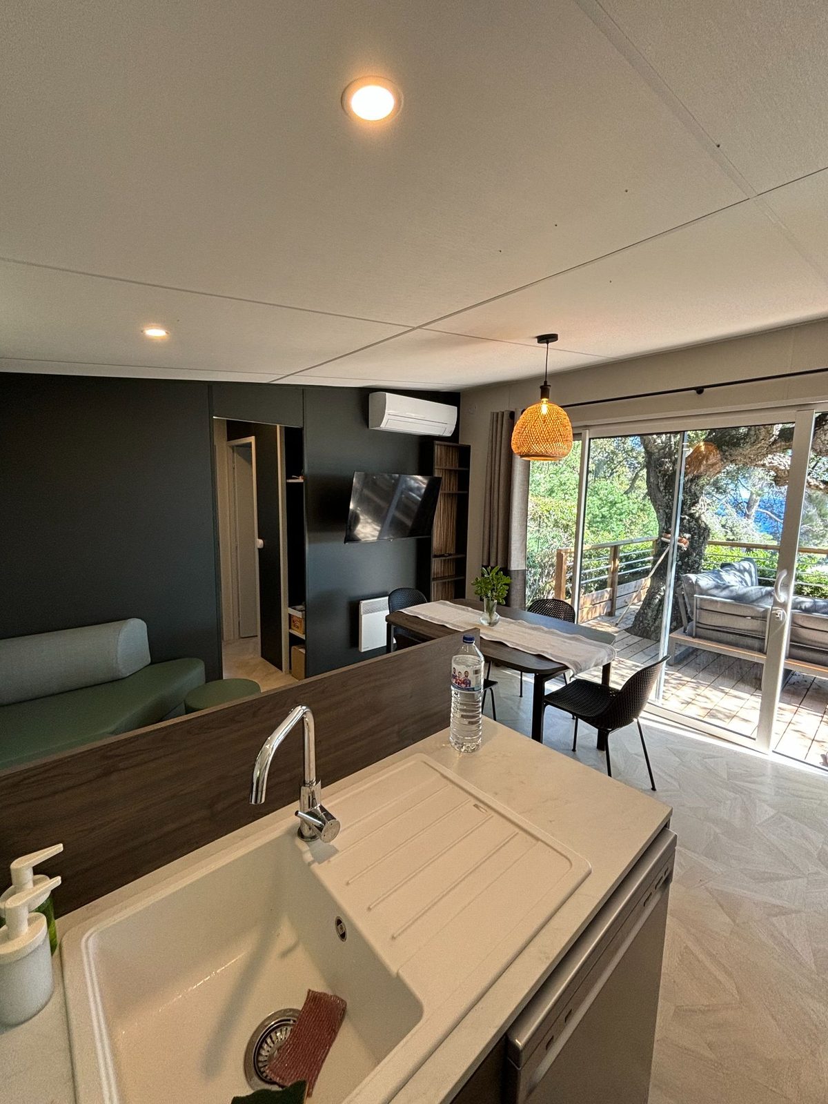 Open living room, dining table and fully equipped kitchen